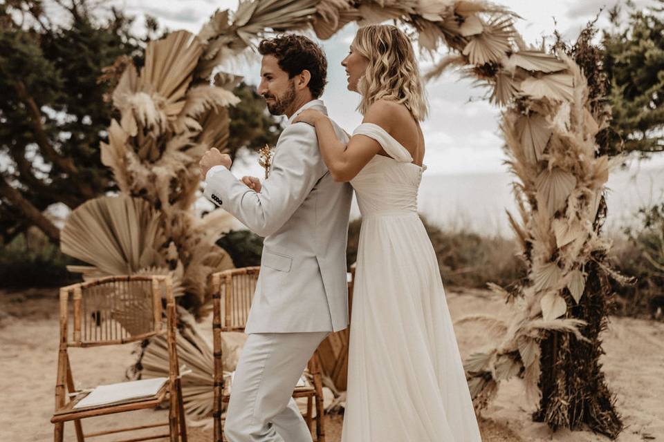 Novios bailando su canción