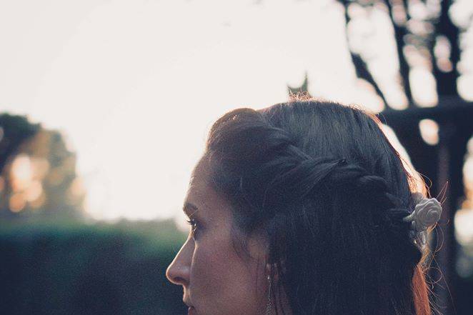 Ana mirando el atardecer