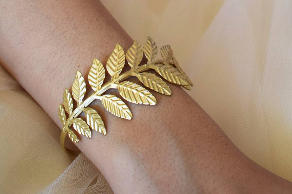 Brazalete de hojas dorado