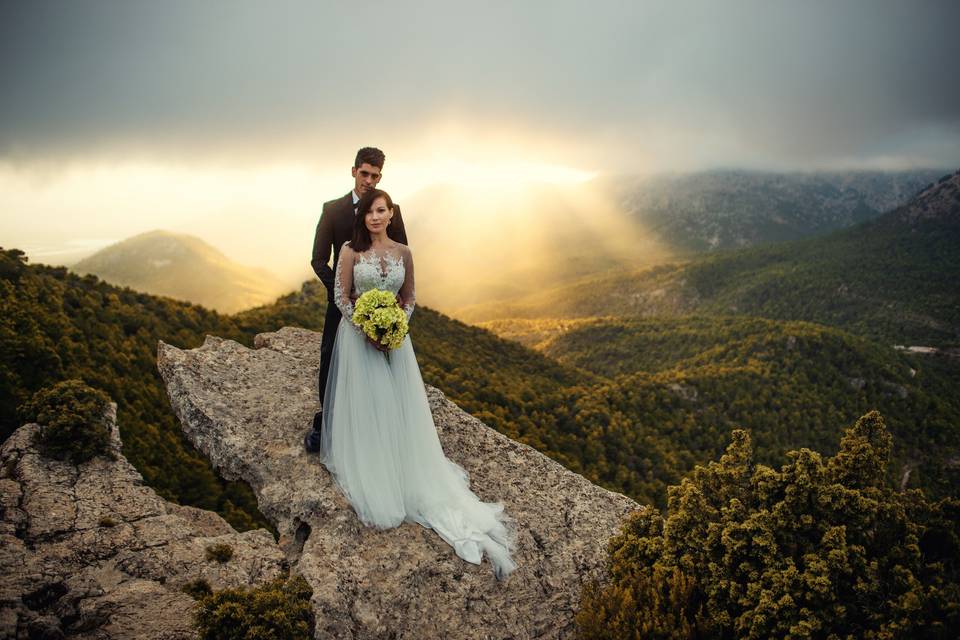 Novios en montaña