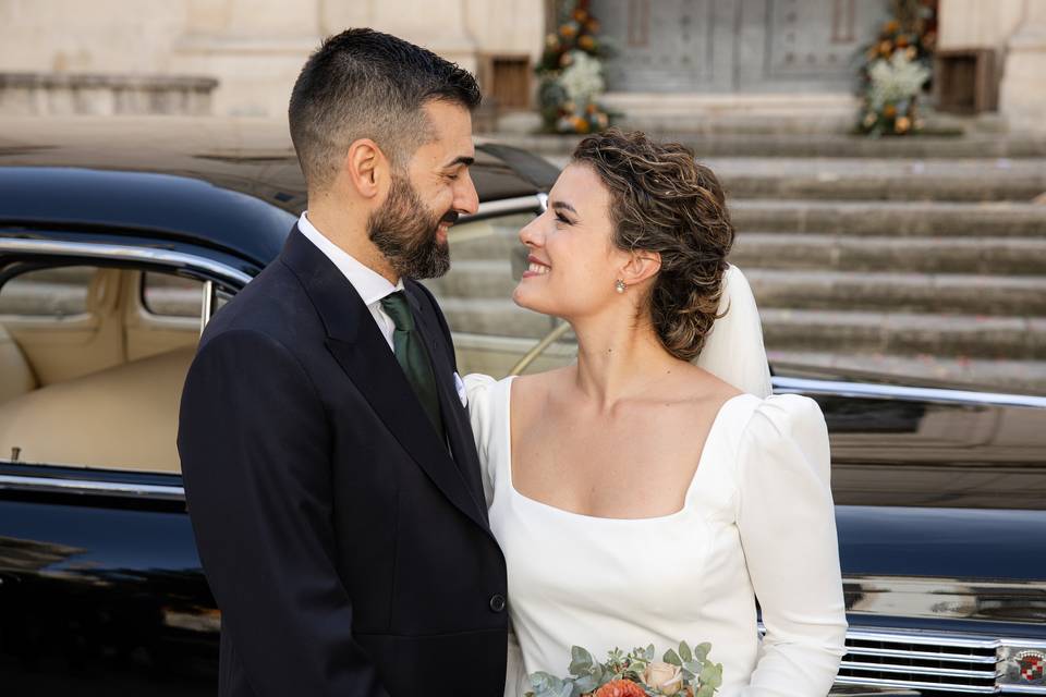 Novios en coche clásico Alcoy