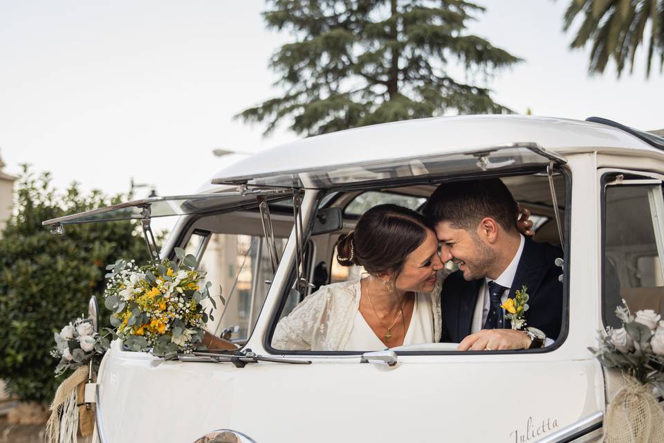 Novios en furgoneta WV