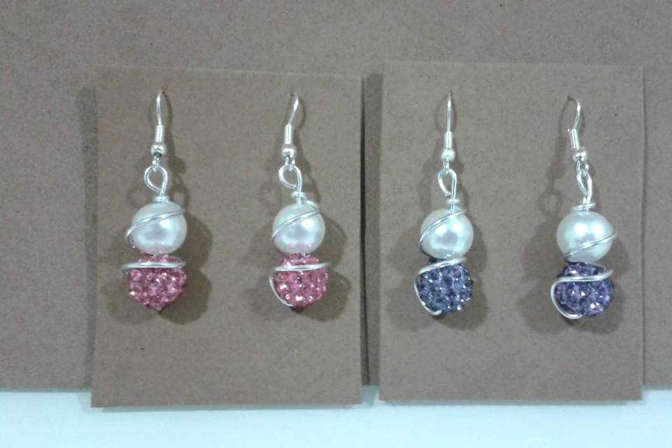 Pendientes en diferentes colores