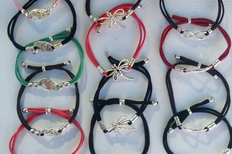 Pulseras antelina ajustables