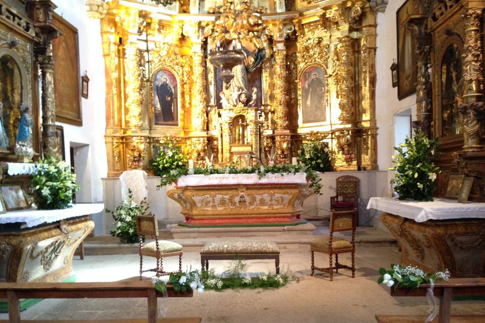 Decoración de boda en iglesia