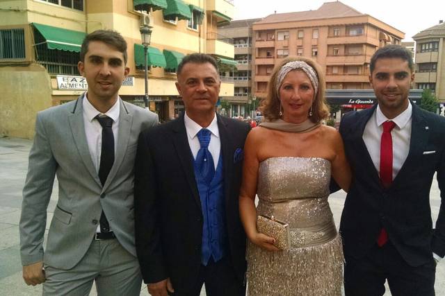 Novios y padrino