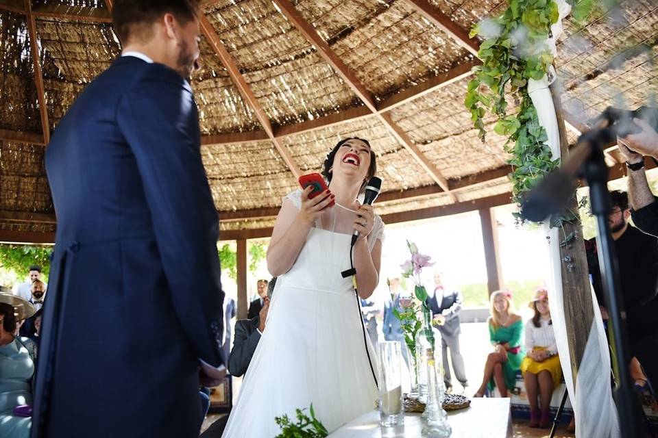 Boda en español con rito arena