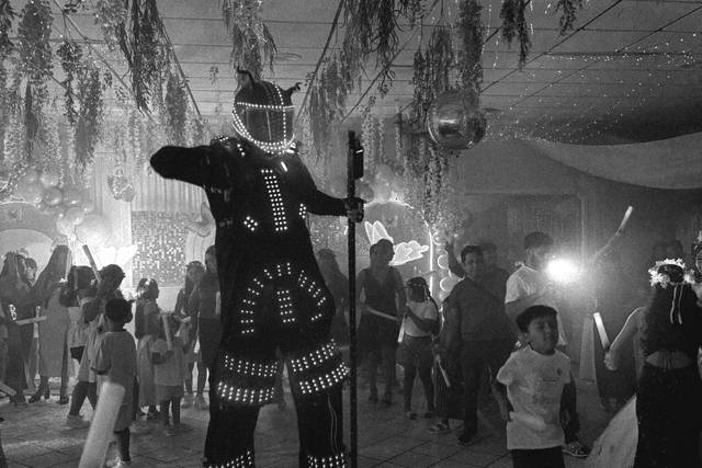 Robot led