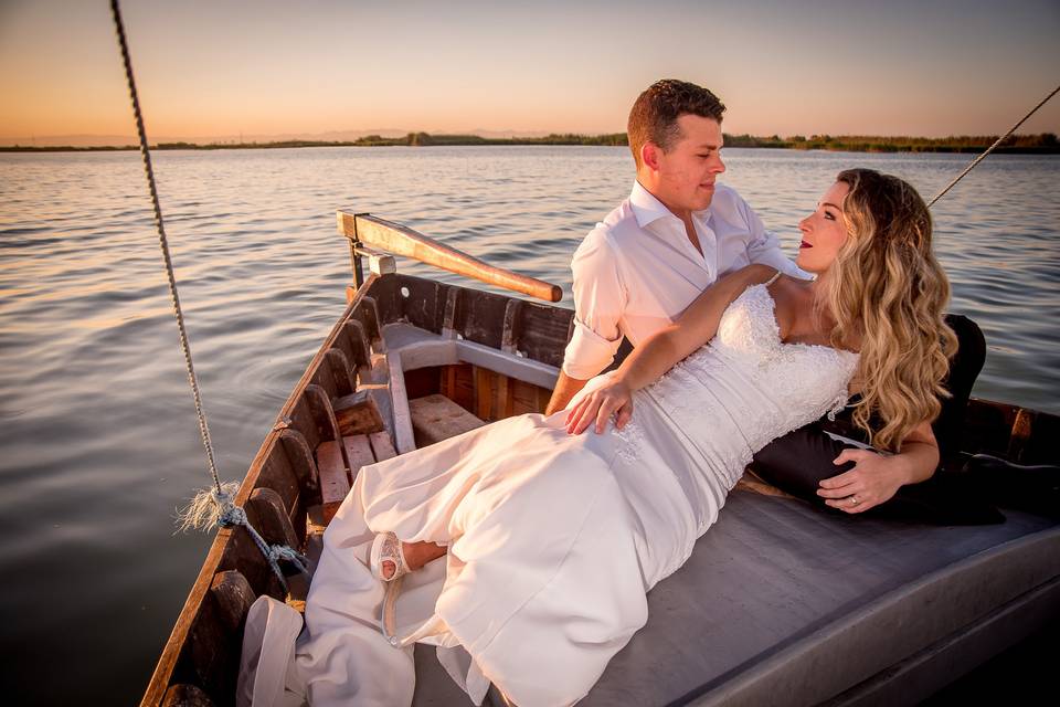 Los novios en barco