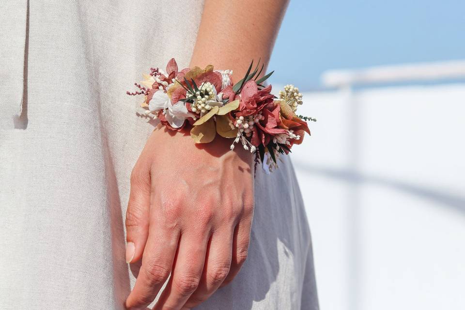 Pulsera de flores preservadas