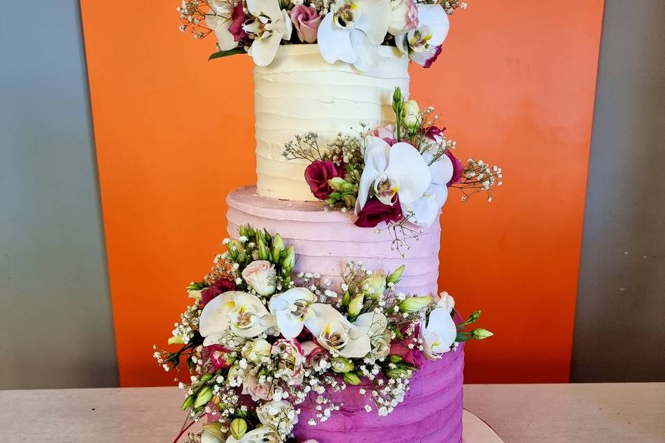 Tarta en crema con flores