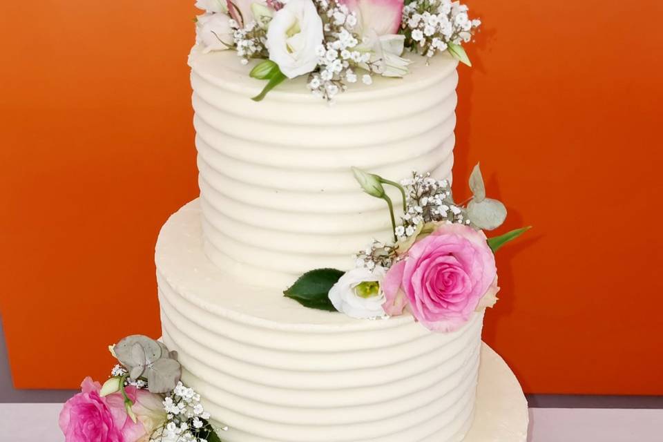 Tarta de buttercream y flores