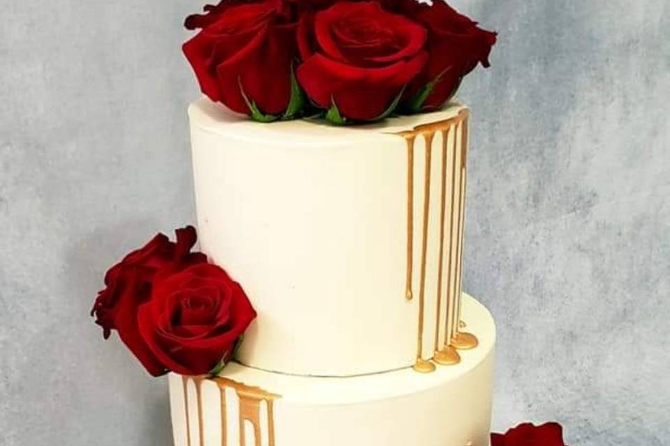 Pastel decorado con rosas