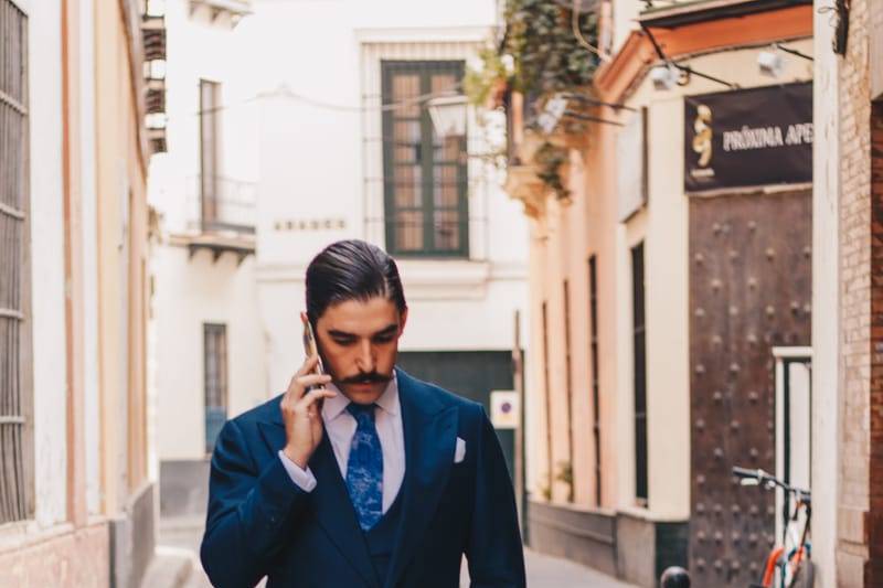 Chaqué testigo azul
