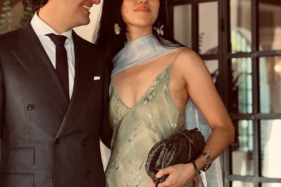 Traje gris cruzado