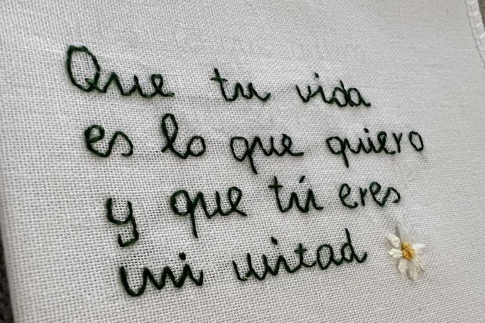 Pañuelo bordado