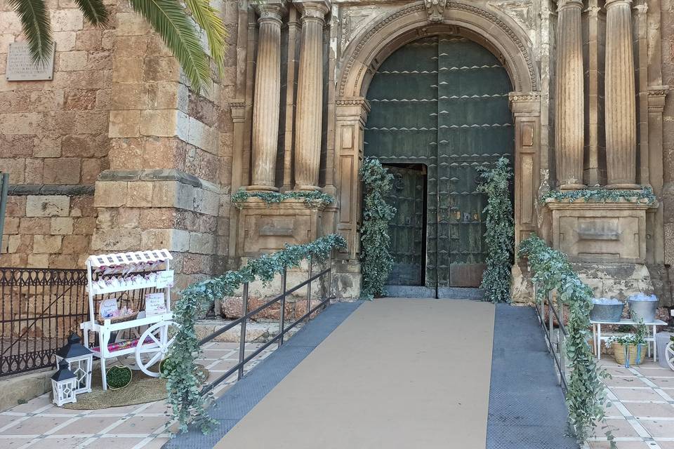 Entrada a la iglesia