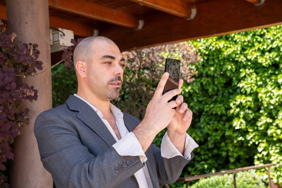 invitado tomando foto