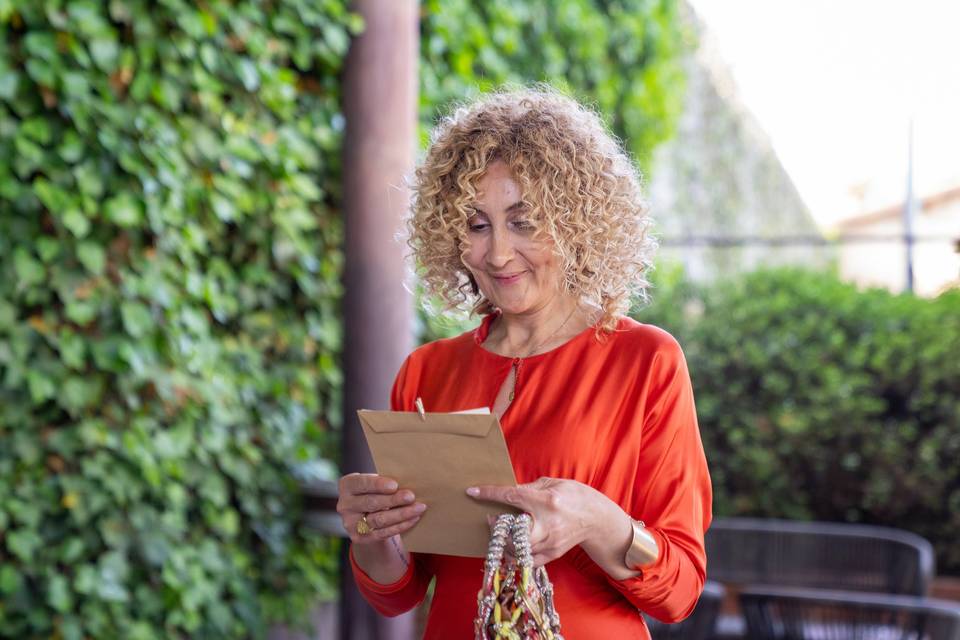 mujer leyendo