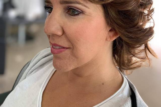 Peinado y maquillaje