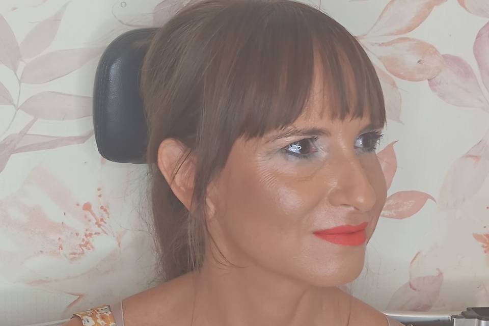 Peinado y maquillaje