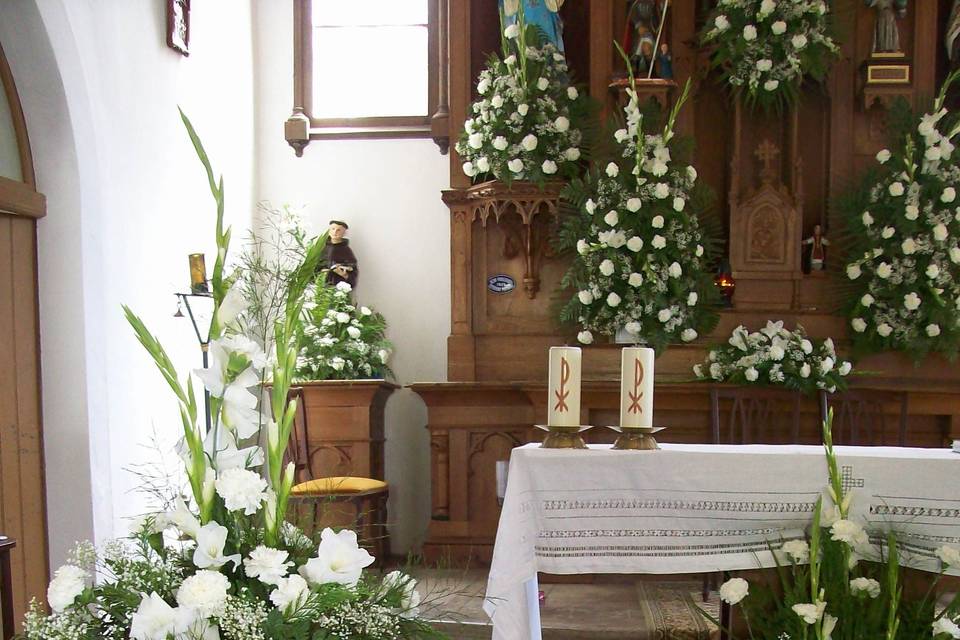 Flores en el altar