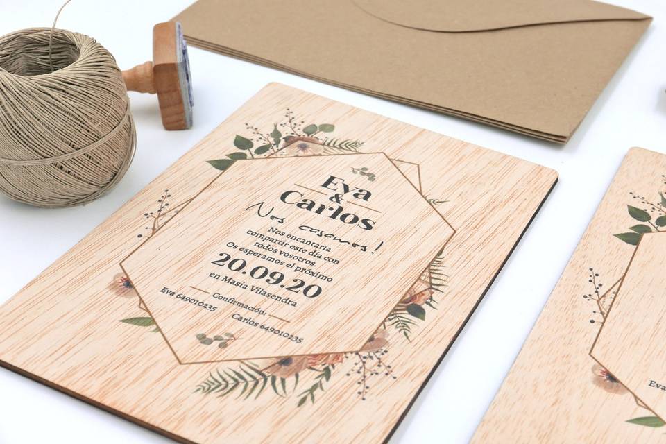 Invitación de madera impresa