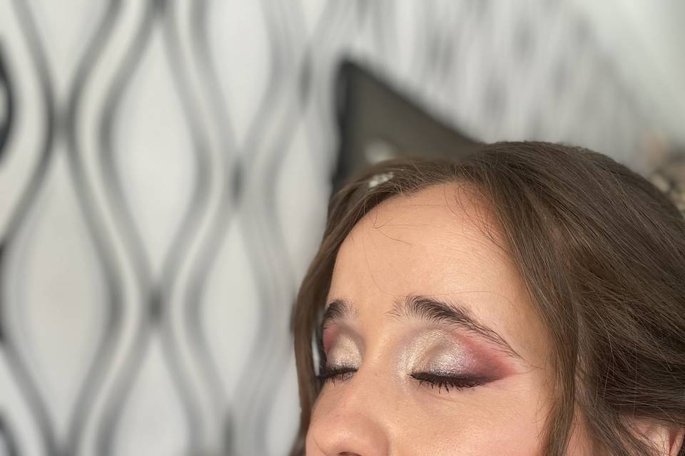 Maquillaje + peinado
