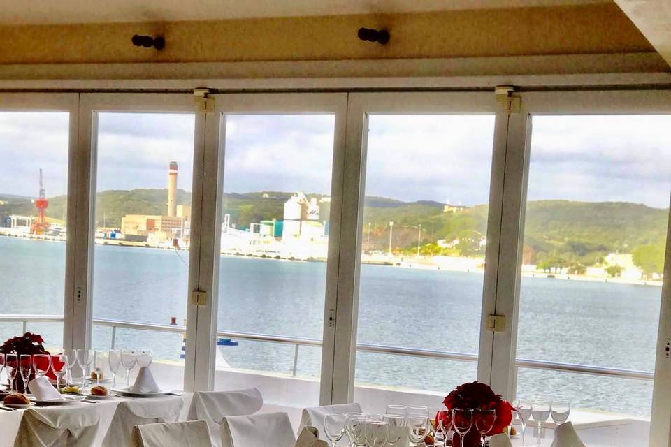 Comedor con vistas al mar