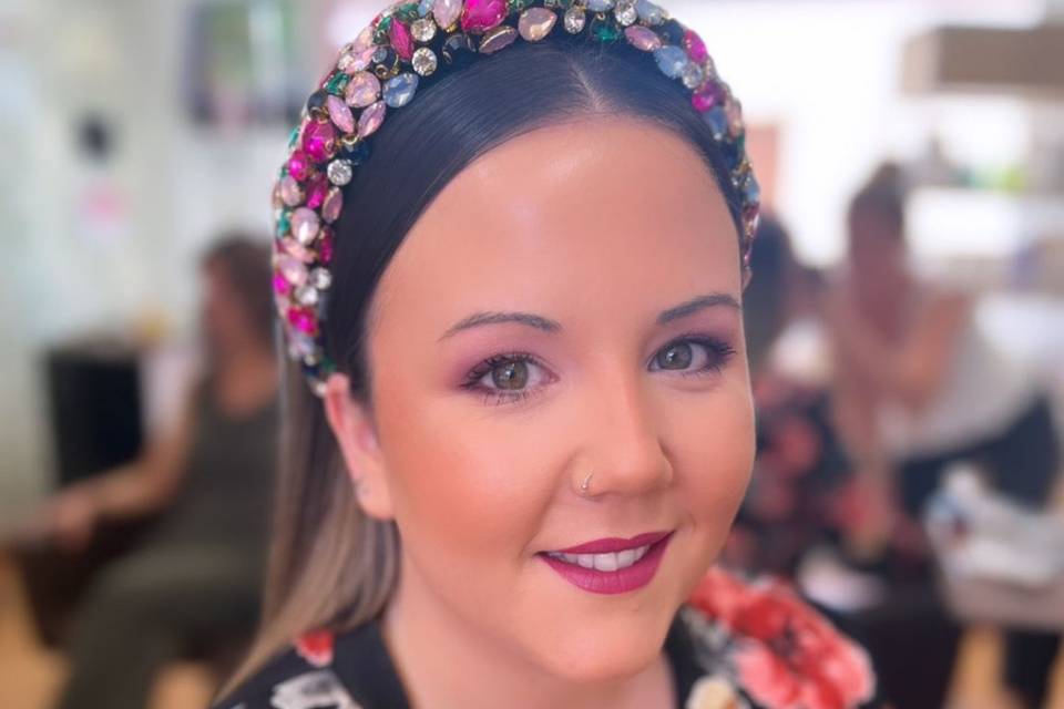 Peinado y maquillaje de invitada