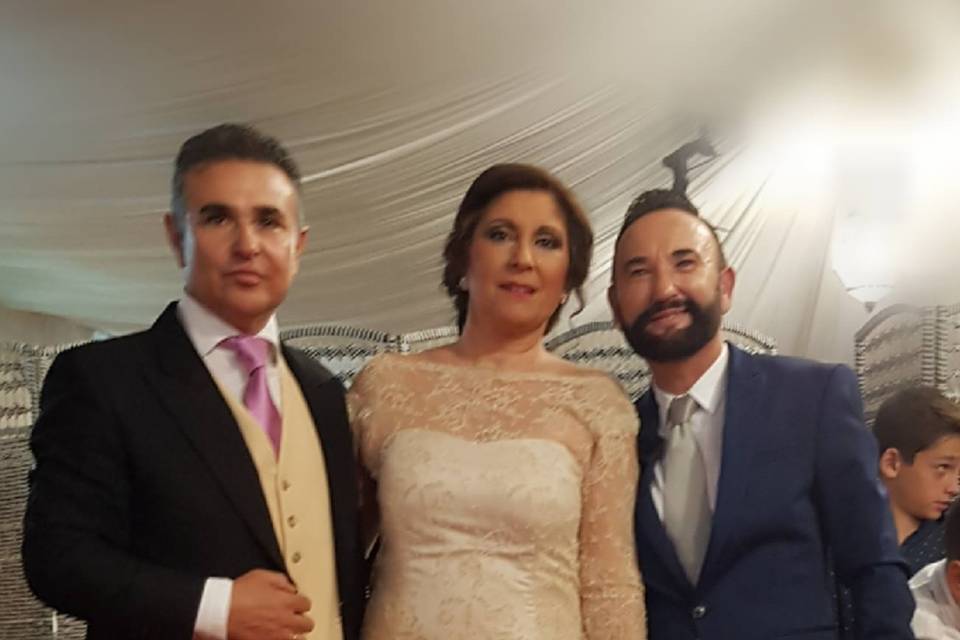 Los novios junto a albarrán