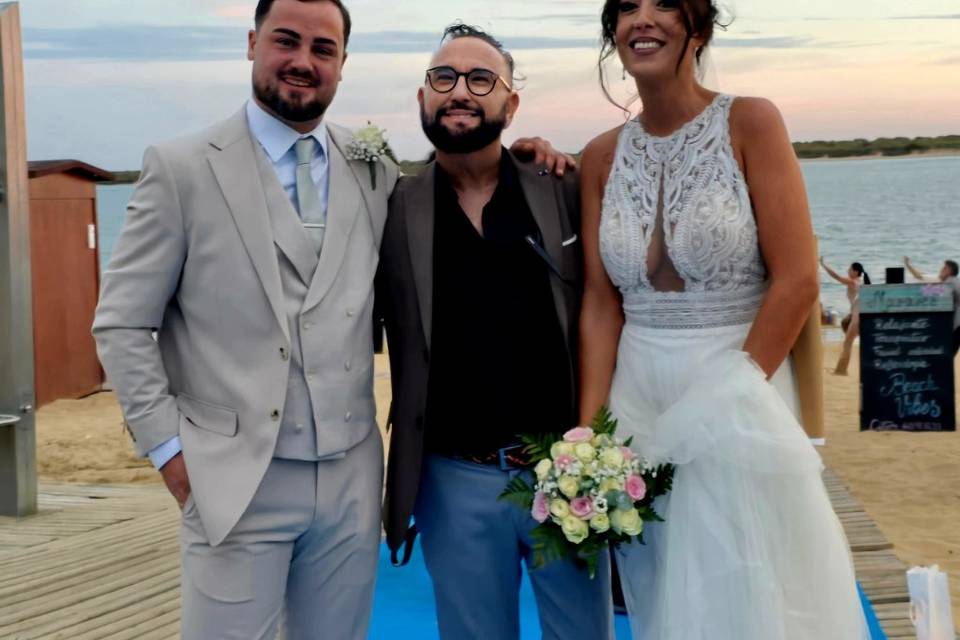 Jesús e Isabel, posan junto a