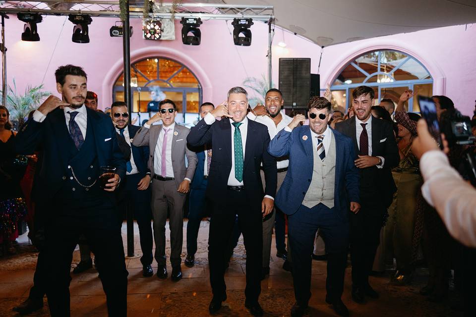 Baile amigos del novio
