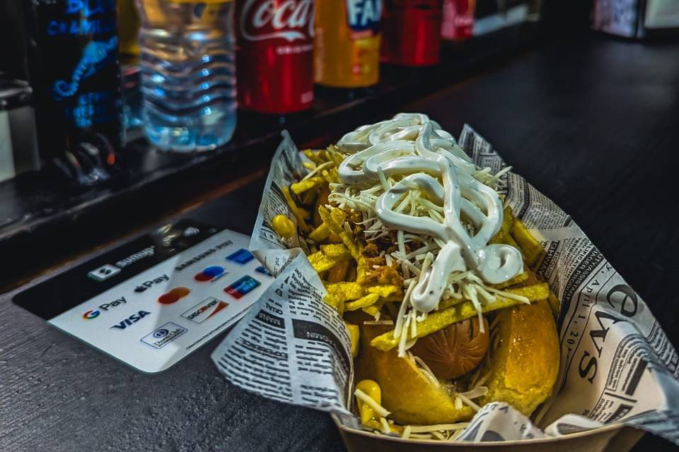 Hot Dog Trufado y Bebidas