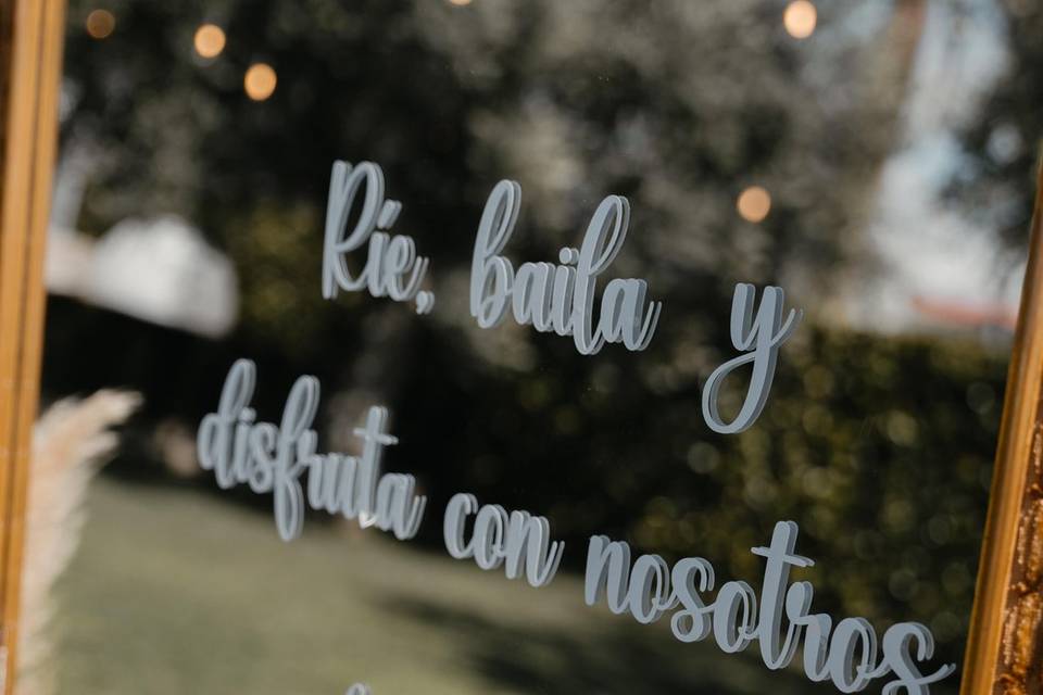Ríe baila y disfruta con nosot