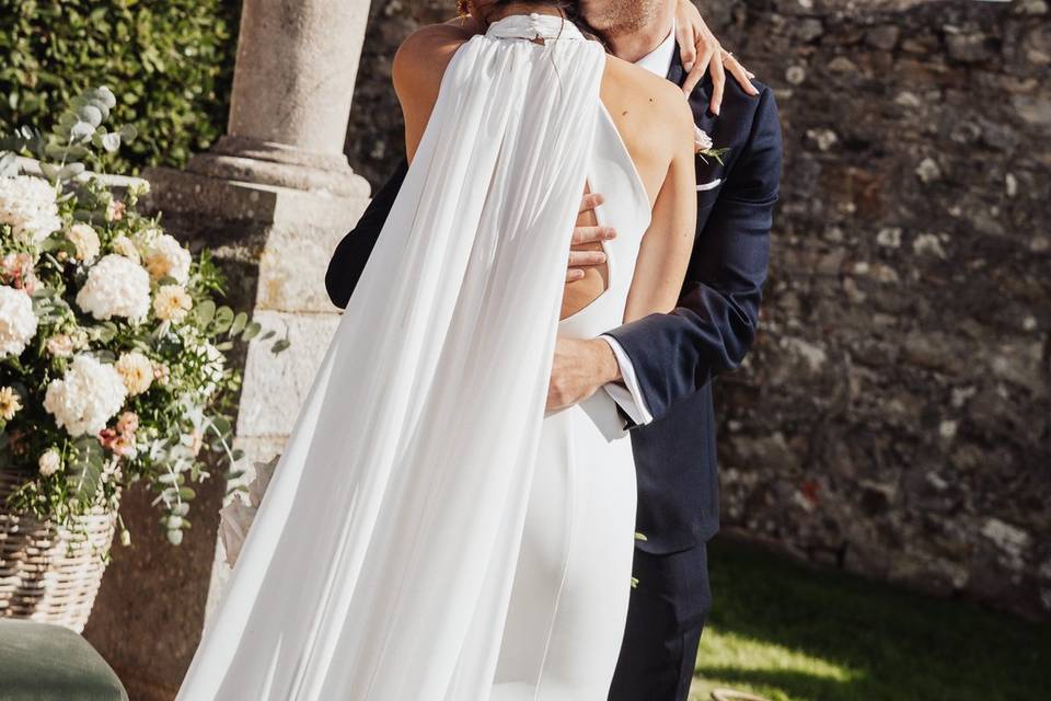 Abrazo de los novios