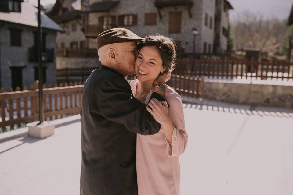 Abuelo y novia