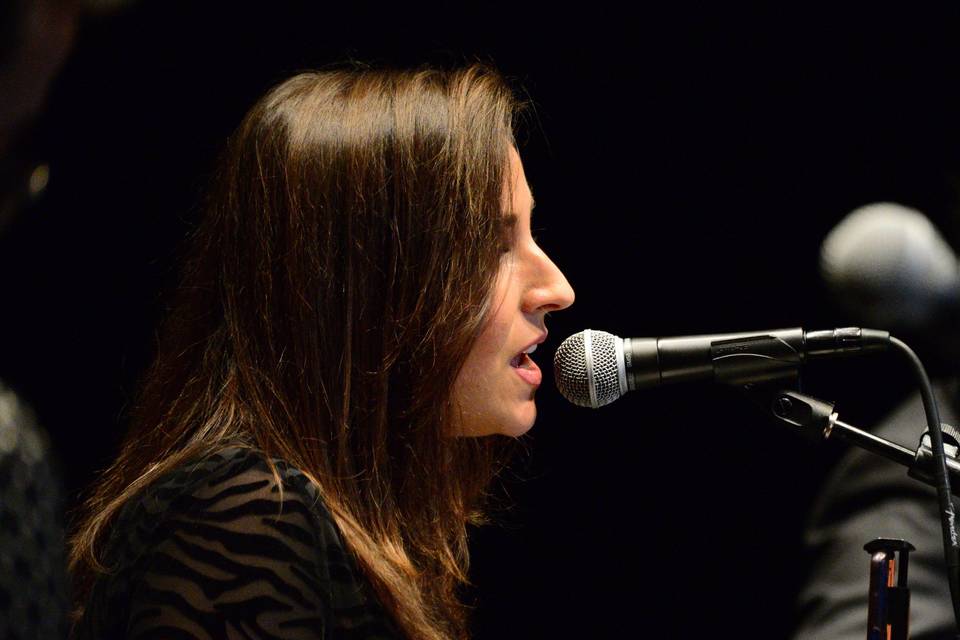 Ana Gutiérrez - Cantante