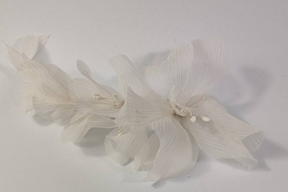Tocado de flores de bambula de