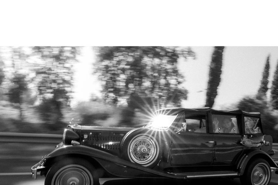 Coche en camino a la hacienda
