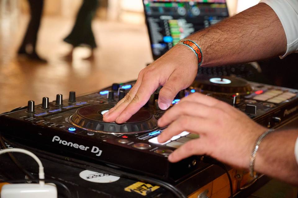 Equipo profesional de DJ