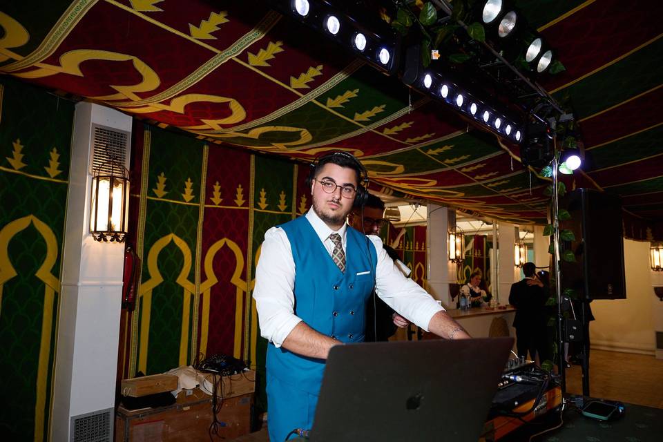 DJ Damanre frente a la cabina