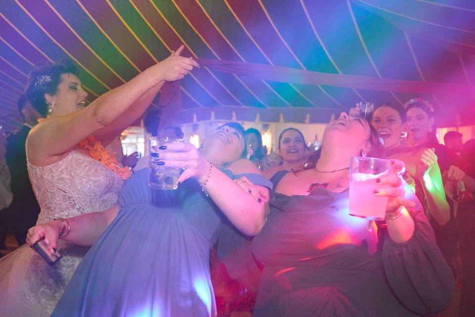 Brindis y celebración en la pista