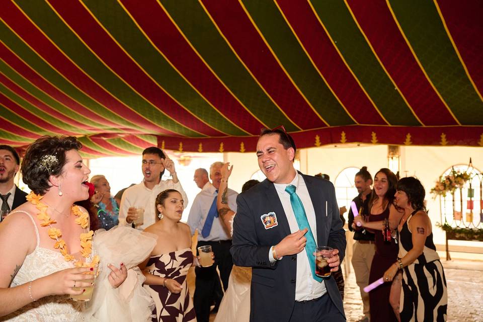 Ambiente de boda con invitados