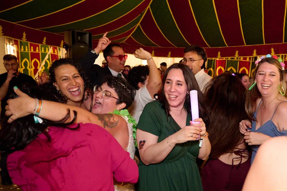 Alegría y reacción de los invitados