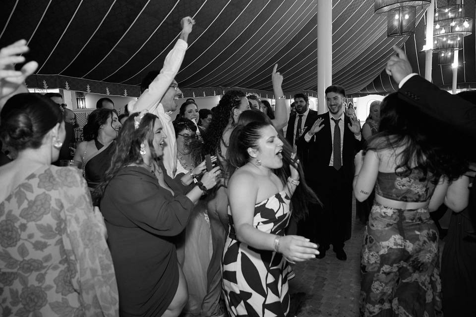 Pista de baile en blanco y negro