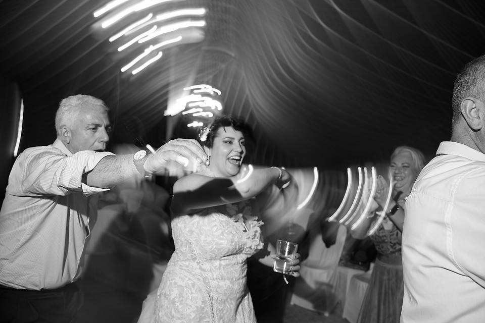 Baile en pareja en blanco y negro
