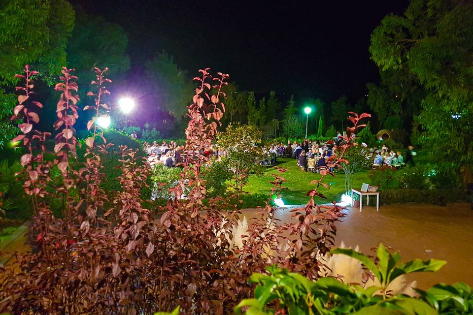 Cena en el jardín