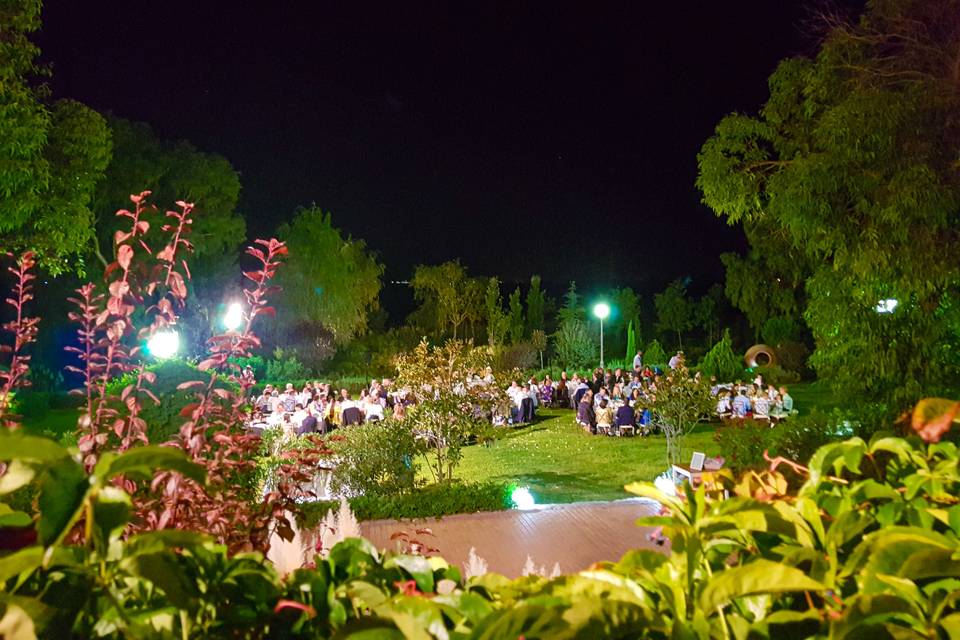 Jardín de noche