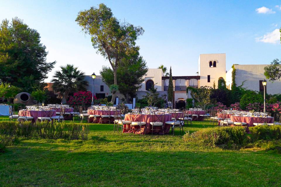 Cena en el jardín